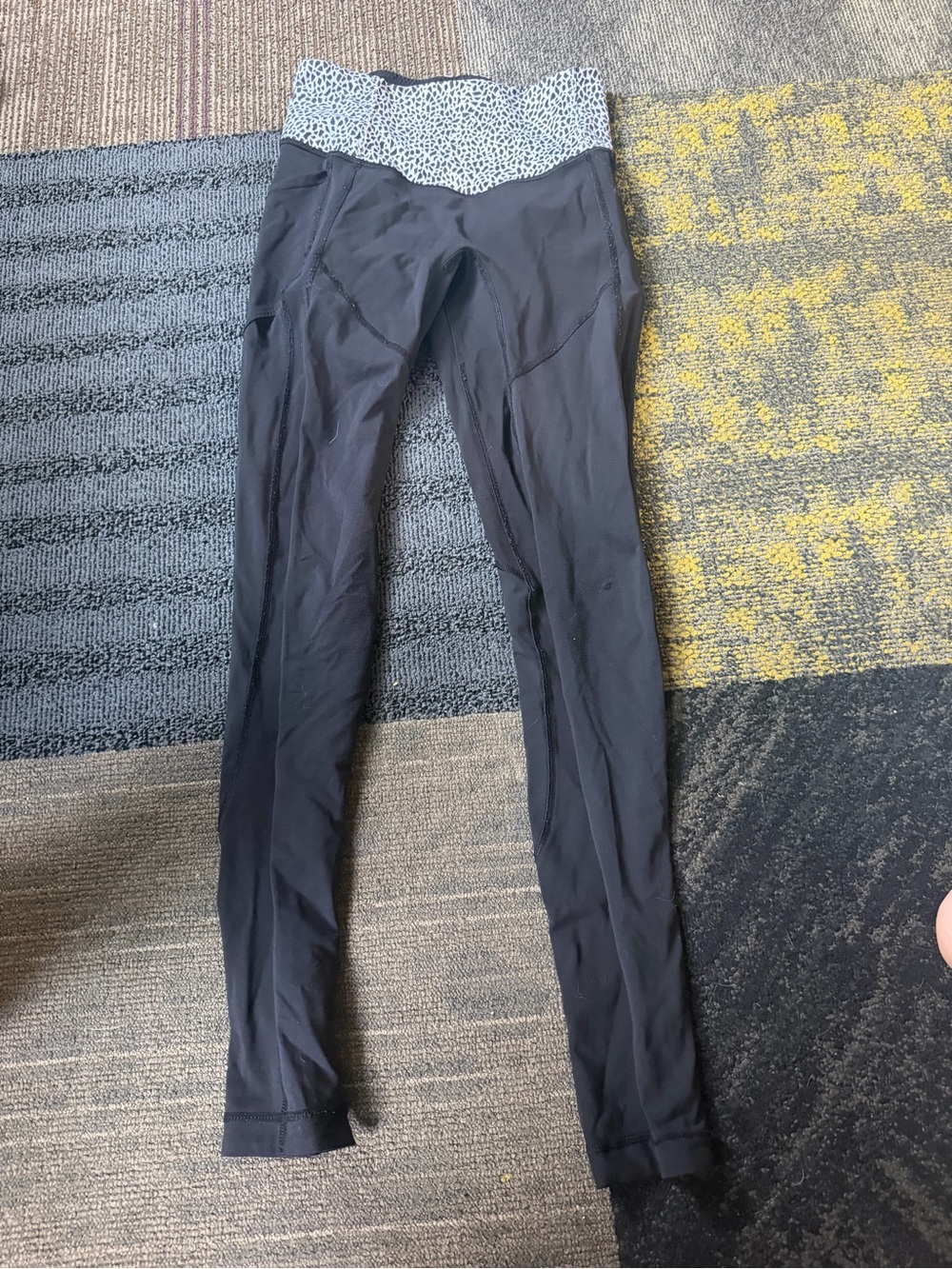Lululemon leggings size 6